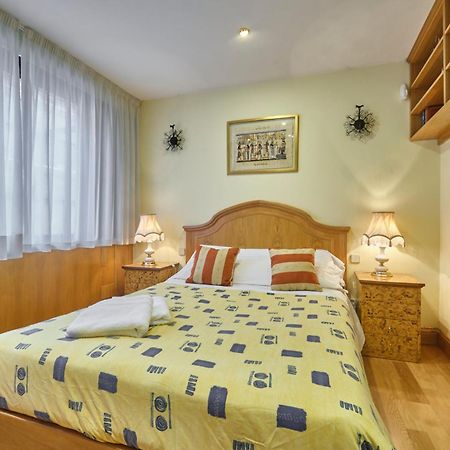 Apartamentos Carlos Мадрид Екстериор снимка