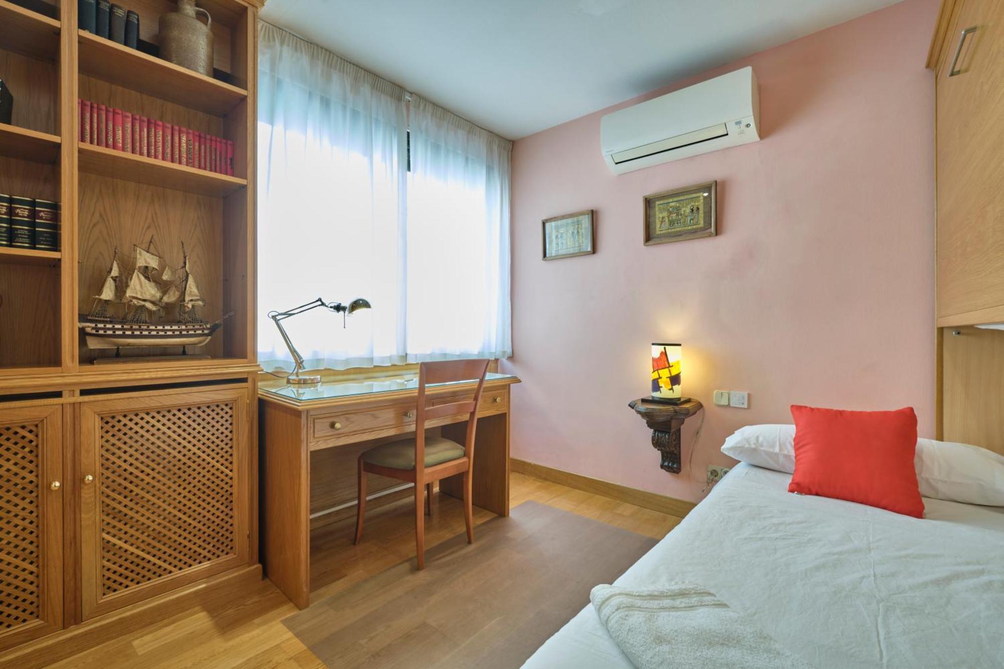 Apartamentos Carlos Мадрид Екстериор снимка